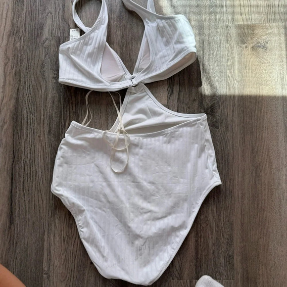 Aerie Wide Rib Cut Out Ring One Piece Swimsuit size L - Picture 7 of 11